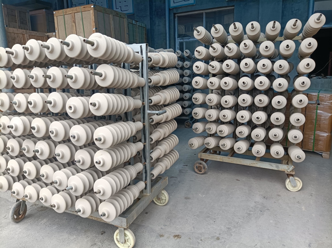 Tuleja porcelanowa transformatora standardowego IEC 150 kV Impulsowe napięcie wytrzymywane