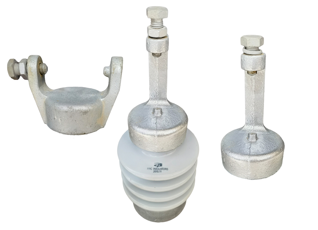 Jasnoszare izolatory słupkowe z porcelany ANSI