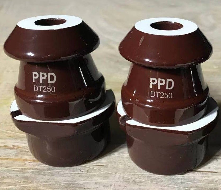 1kV 250A Transformatorowa tuleja porcelanowa z brązowym przeszkleniem