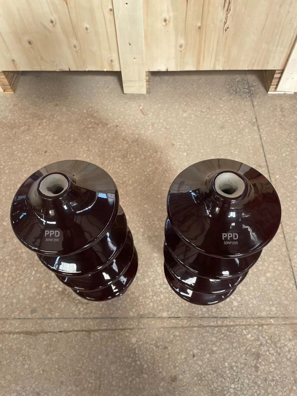 Tuleja transformatora porcelanowego standardu IEC w kolorze brązowym