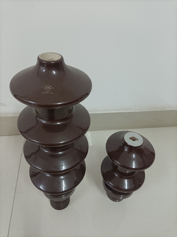 Izolator przepustu transformatora z porcelany C-110 Standard DIN