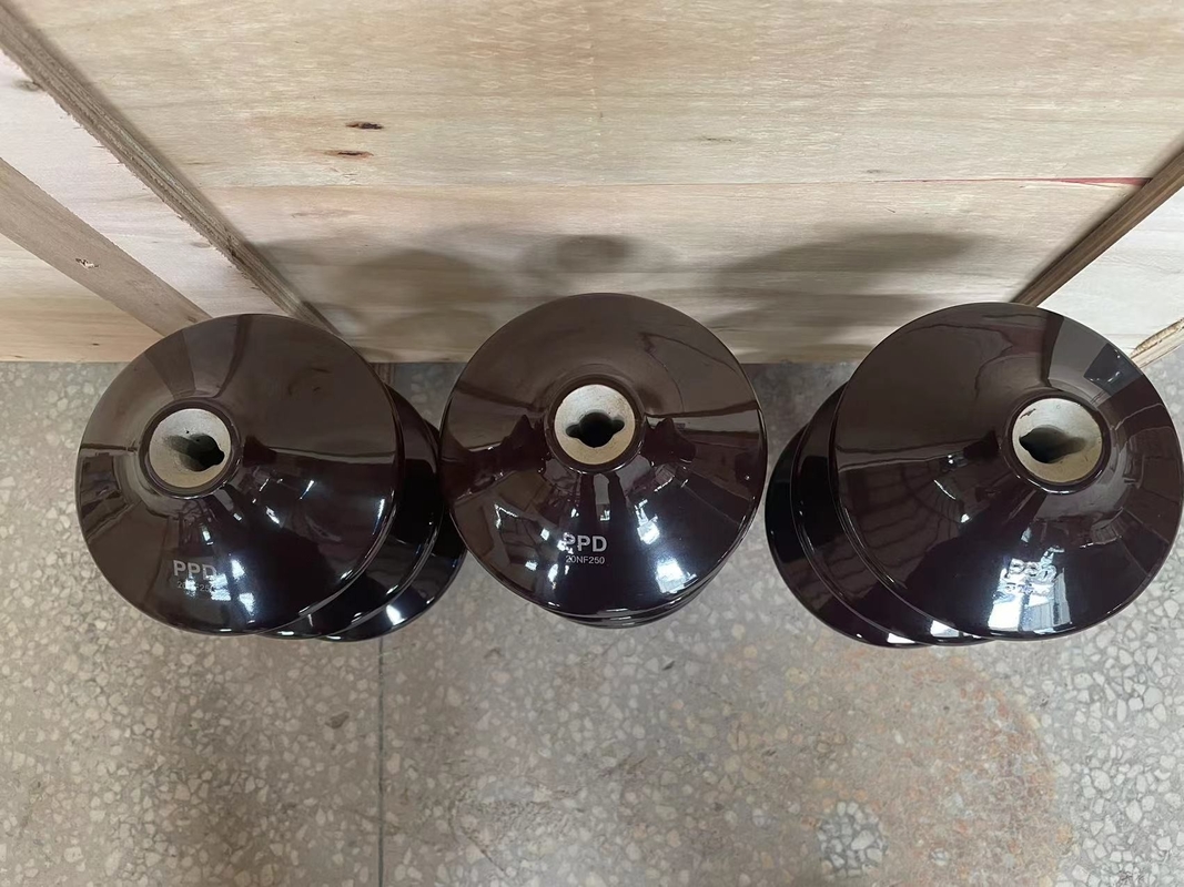 DIN Standard 20NF250 Porcelanowa tuleja elektryczna OEM 385 MM WYSOKOŚĆ